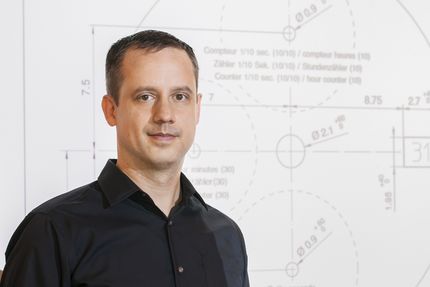 Gion Petschen advises watch manufacturers in the field of elecronic / quartz movements.