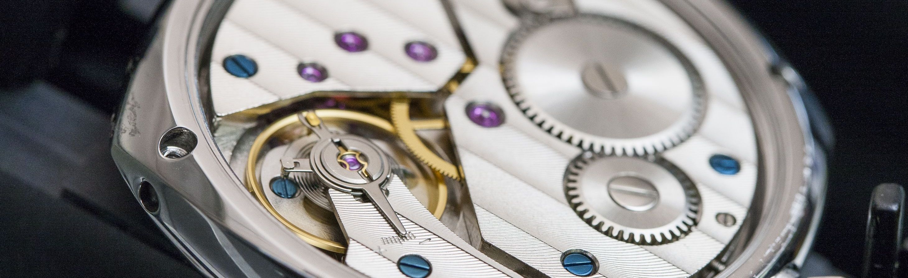 Assembly of mechanical watches