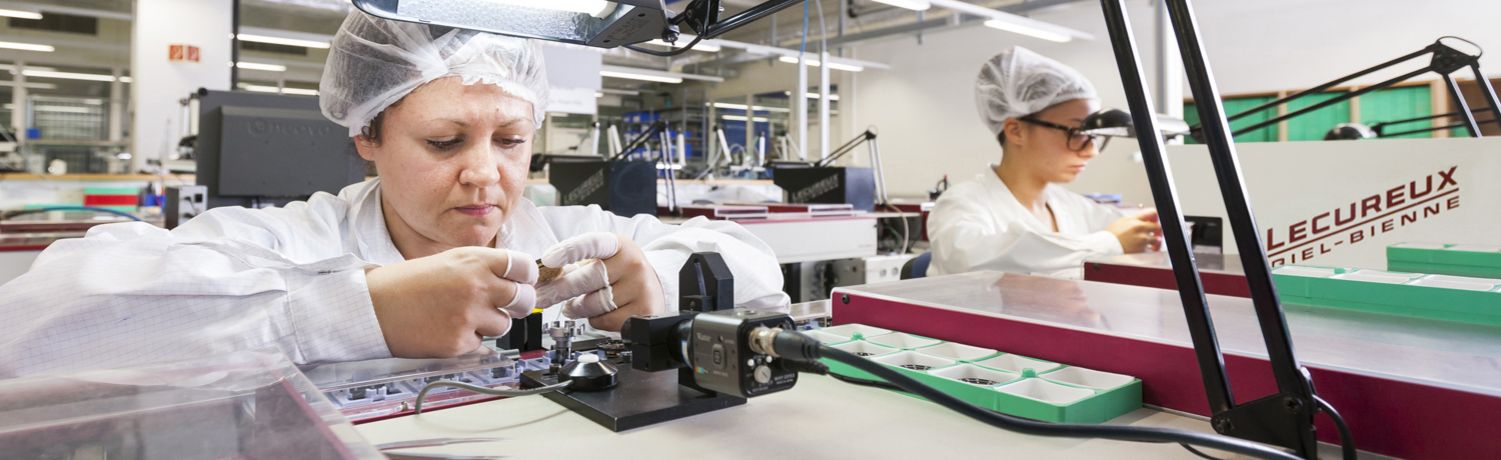 Zifferblätter und Zeiger setzen Zifferbläter und Zeiger werden mittels Lécureux-Chaînes gesetzt