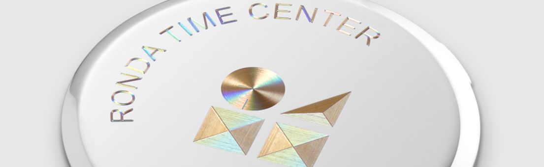 Gravure laser sur fond de boîte Gravure laser de haute précision avec effet arc-en-ciel sur le fond d'une montre suisse